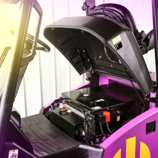 Electric forklift - CBH 3.0 | Mast 4800mm | AntOn by Jungheinrich