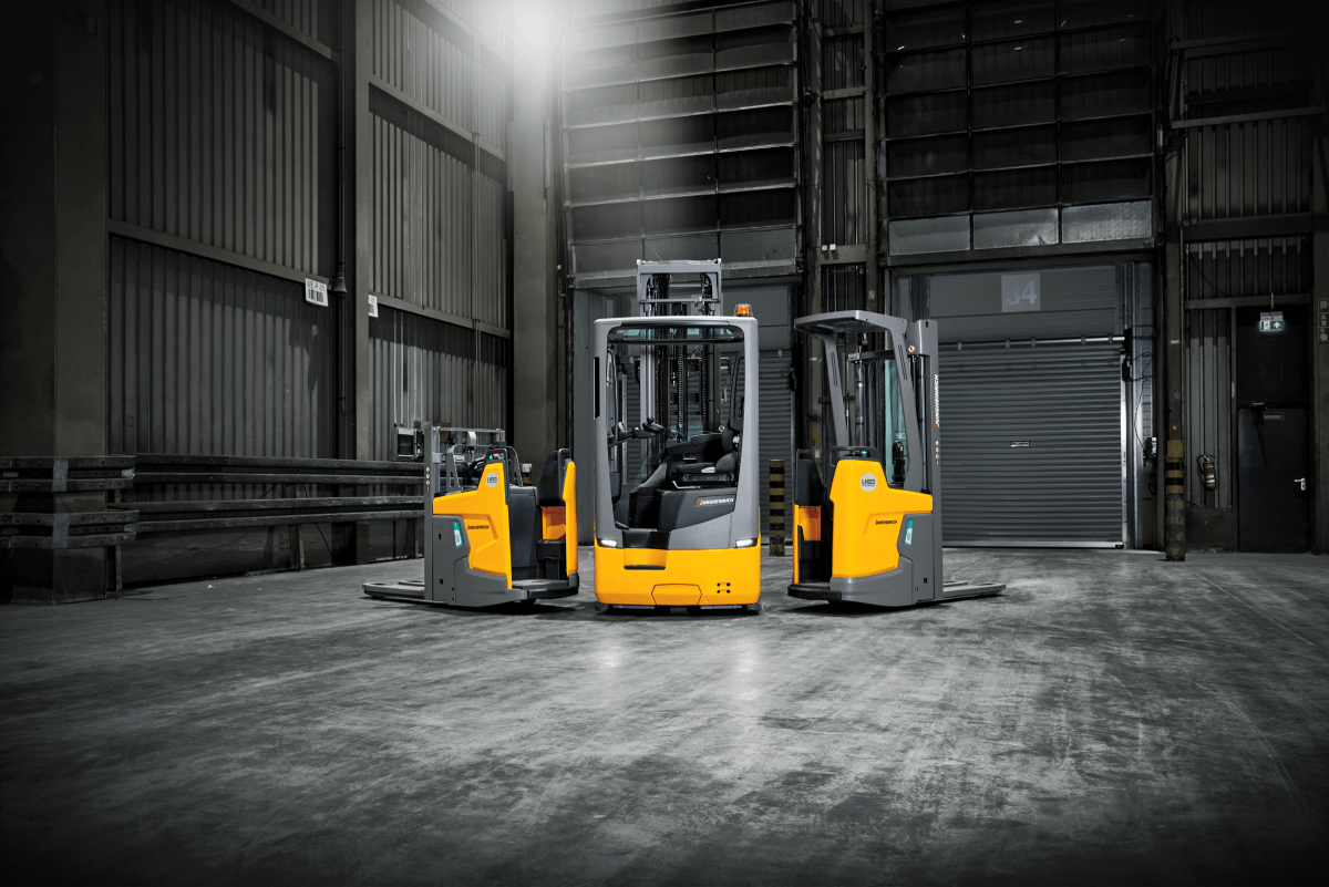 Buy online now - new hand pallet trucks, electric pallet trucks and diesel forklifts - High quality and attractive prices - made by Jungheinrich logo